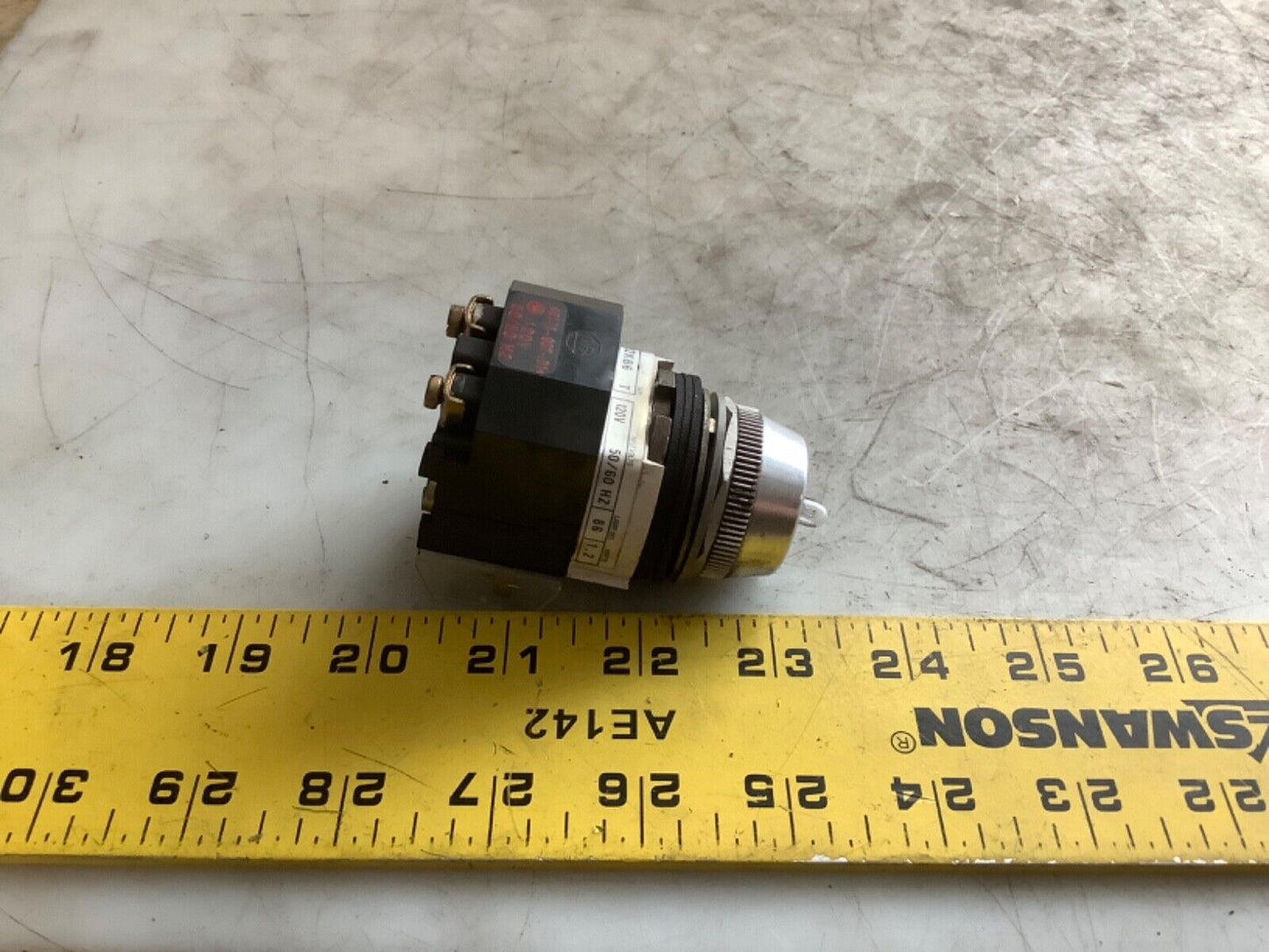 ALLEN BRADLEY 800T-16HX2KB6 SERIES T SELECTOR SWITCH NO KNOB 120V 444