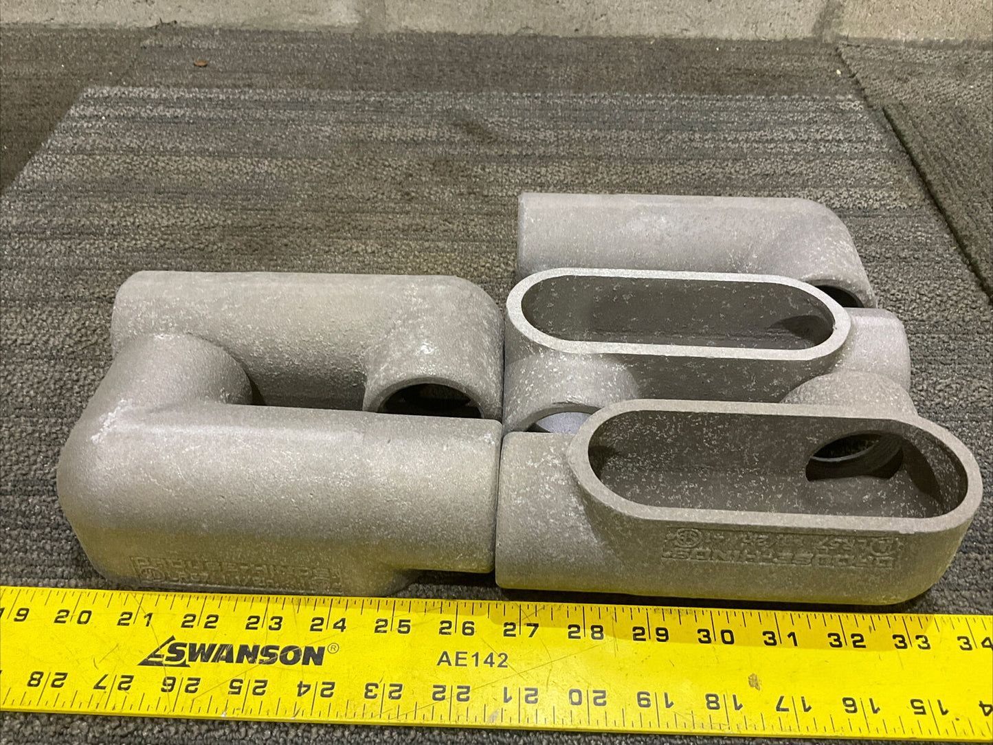 CROUSE-HINDS LR57 1 1/2” RIGID CONDUIT BODY 678 LOT OF 5