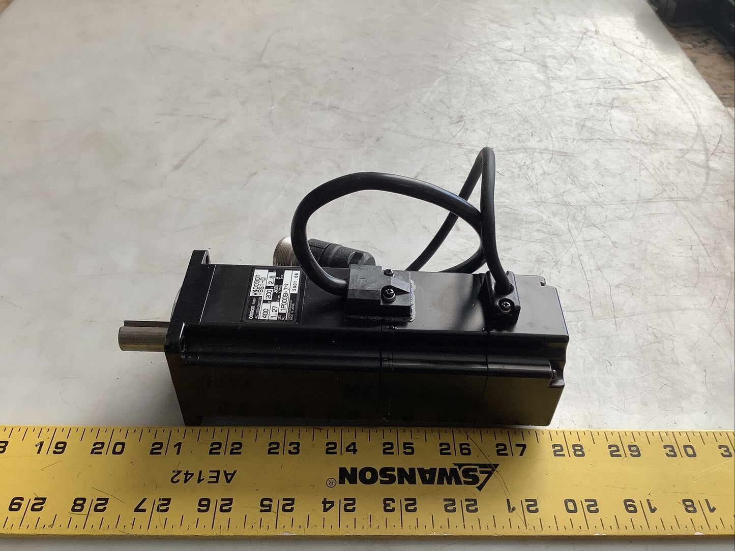 OMRON R88M-W40030T-BS1-D SERVOMOTOR 400W 200V 2.8A 3000 R/MIN