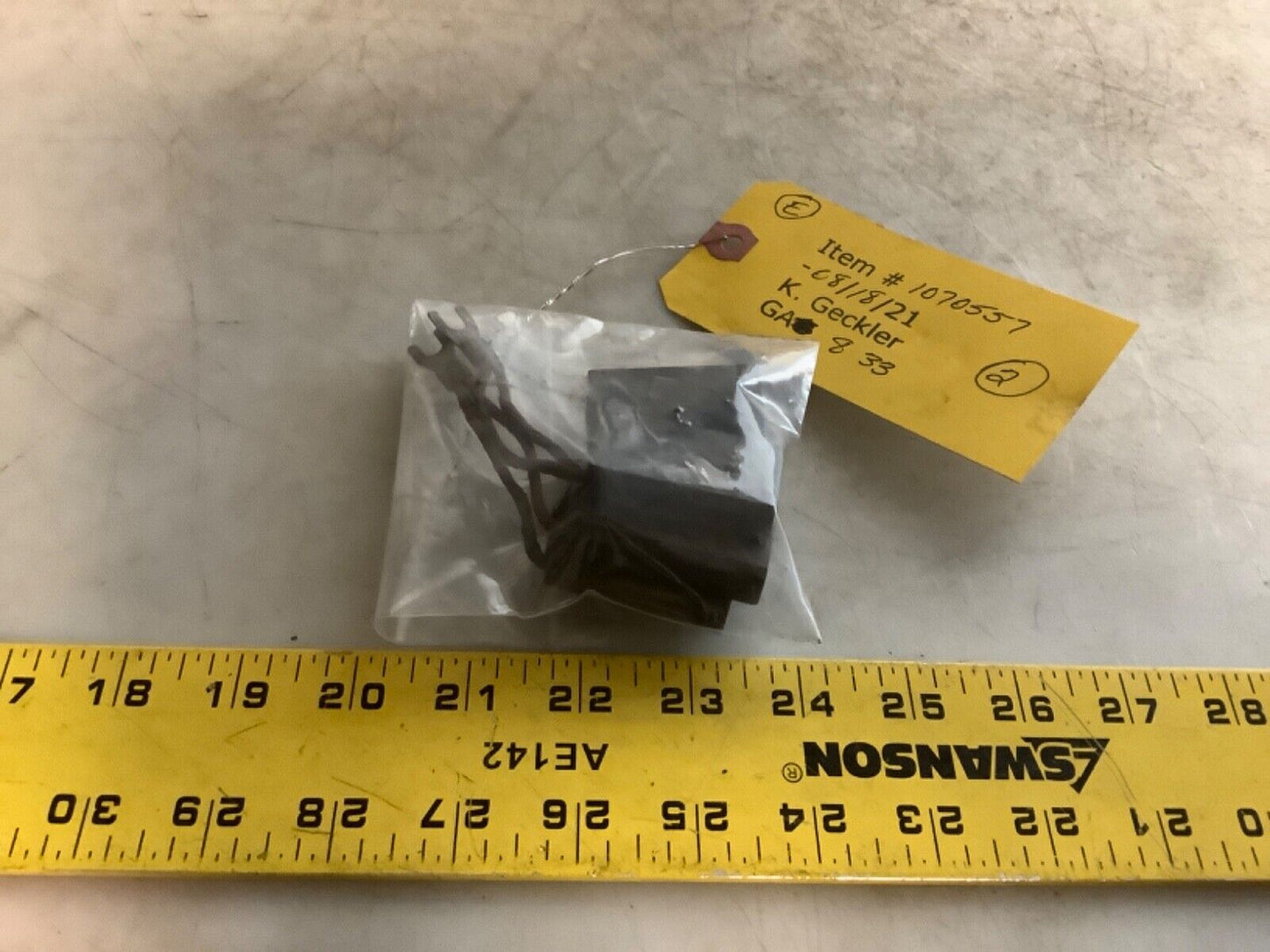 WESTINGHOUSE 1449827 WP11 CARBON BRUSH - LOT OF 2