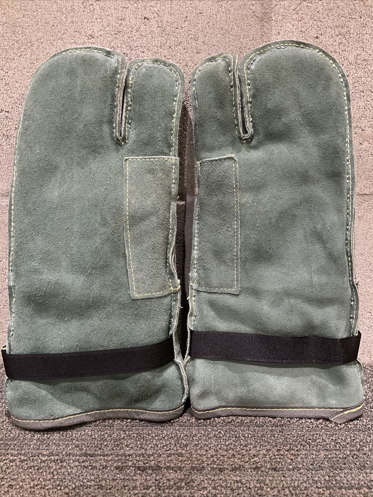 MAGID ONE FINGER WELDING MITT W/ CARBO FLEX LINING PAIR 222 6820DPTSV