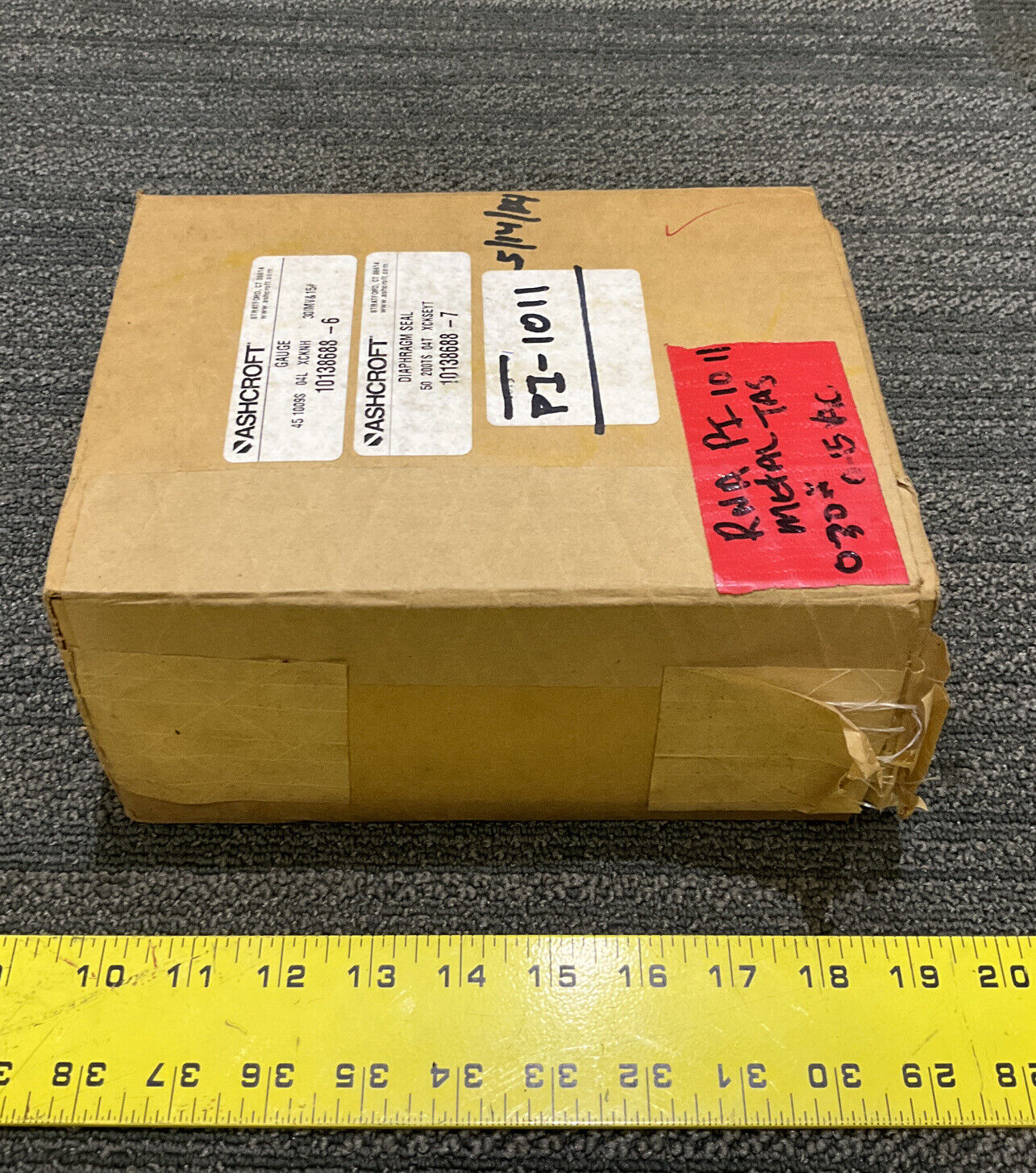 ASHCROFT GAUGE 45 1009S 04L XCKNH WITH DIAPHRAGM SEAL 50 200TS 04T XCKSEYT