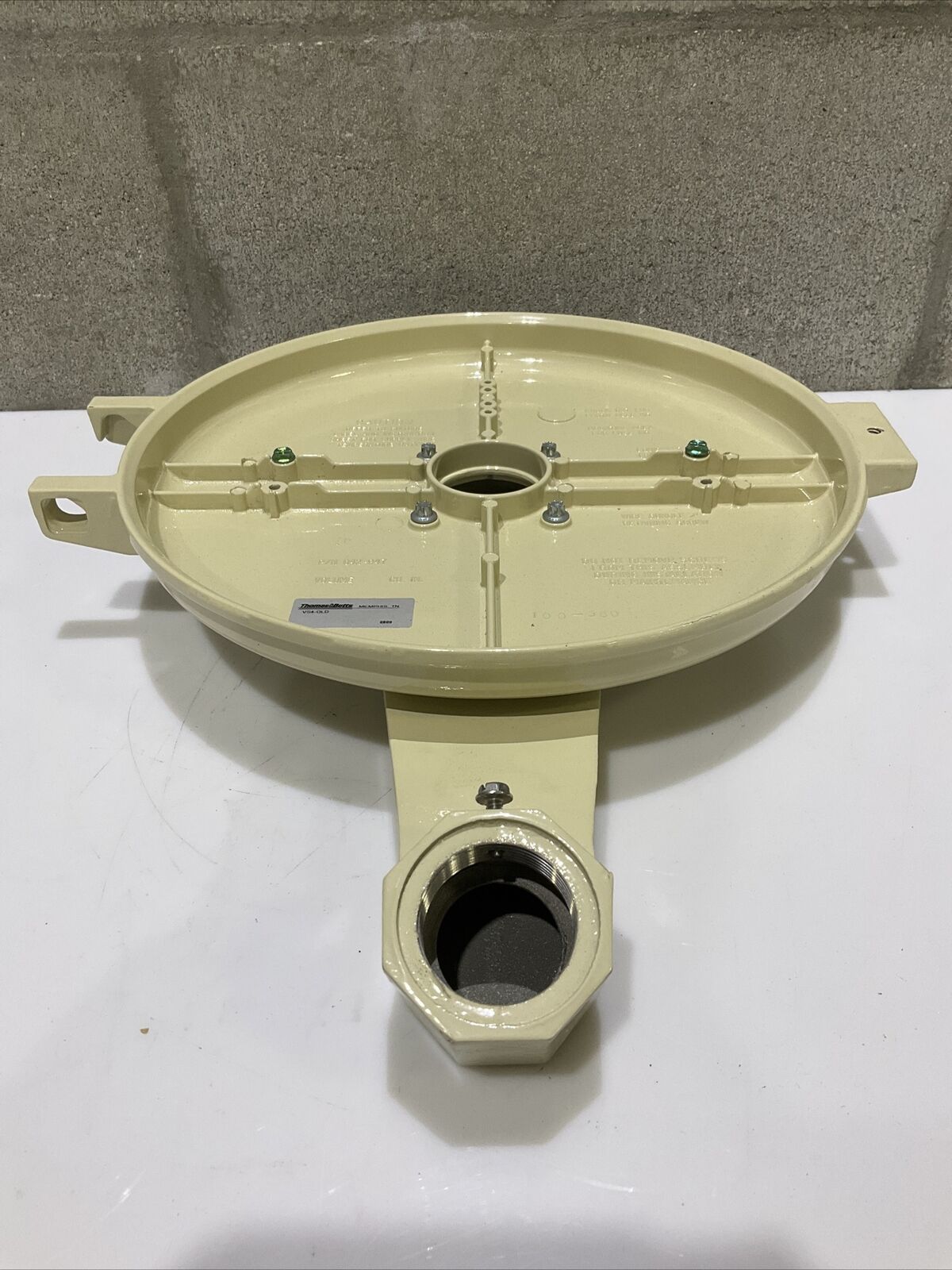 THOMAS & BETTS VS4-OLD 042-947 VS4OLD STAND OUTLET BOX 678