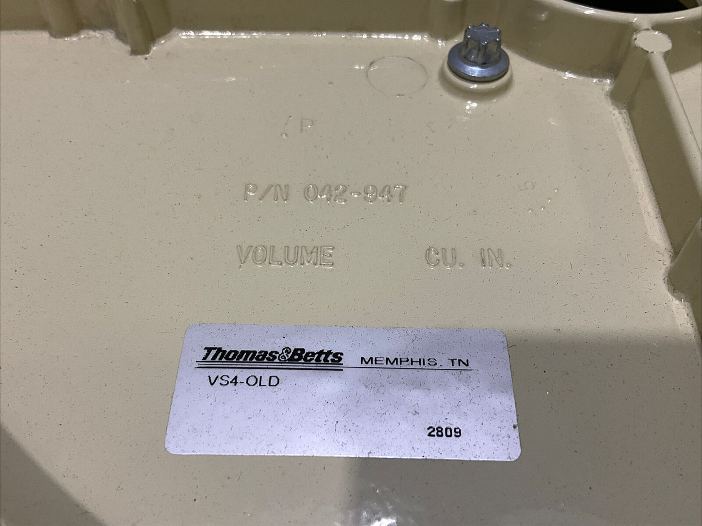 THOMAS & BETTS VS4-OLD 042-947 VS4OLD STAND OUTLET BOX 678