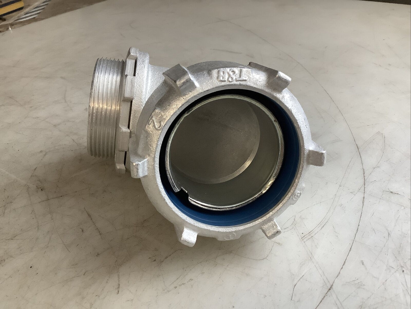 THOMAS BETTS 5257AL ELBOW LIQUID TIGHT CONNECTOR 2IN 90 DEG 678