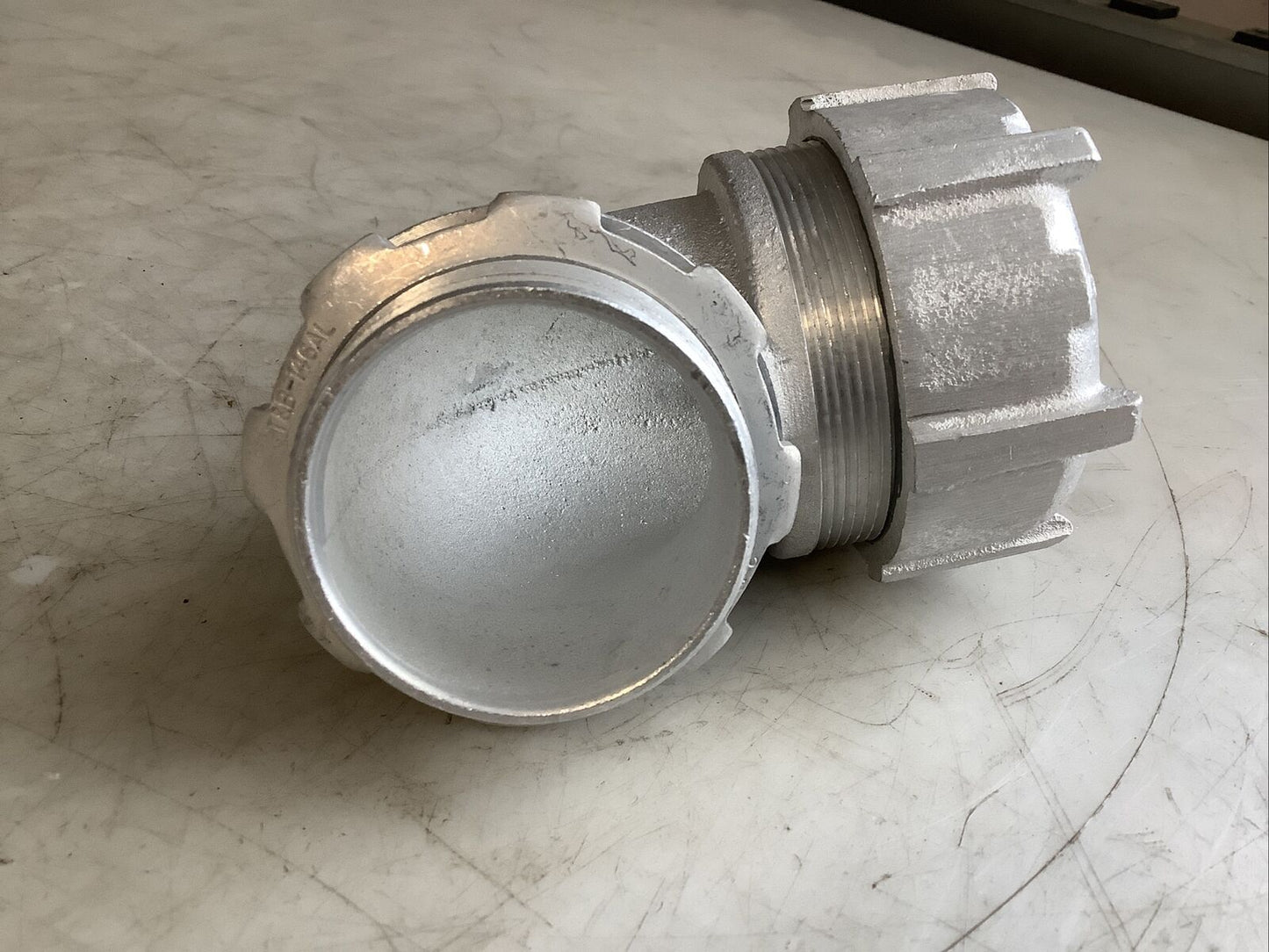 THOMAS BETTS 5257AL ELBOW LIQUID TIGHT CONNECTOR 2IN 90 DEG 678