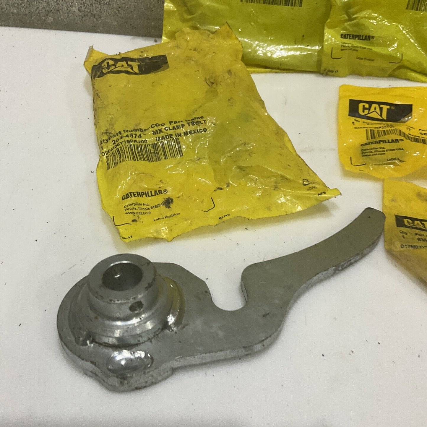 CAT 209 4574, 6W-4126, 225-7739, 0960015, 4F9652 CATERPILLAR PARTS 107 LOT OF 11