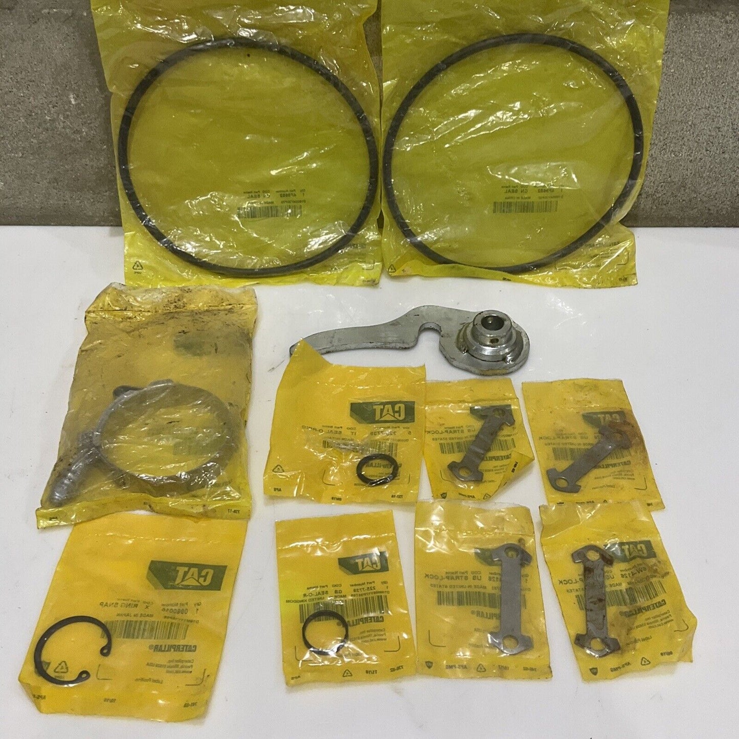 CAT 209 4574, 6W-4126, 225-7739, 0960015, 4F9652 CATERPILLAR PARTS 107 LOT OF 11
