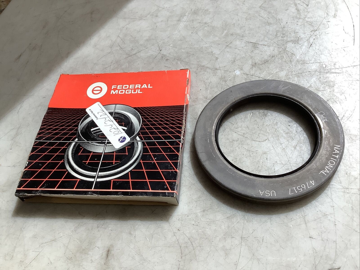 FEDERAL MOGUL 476517 OIL SEAL 555
