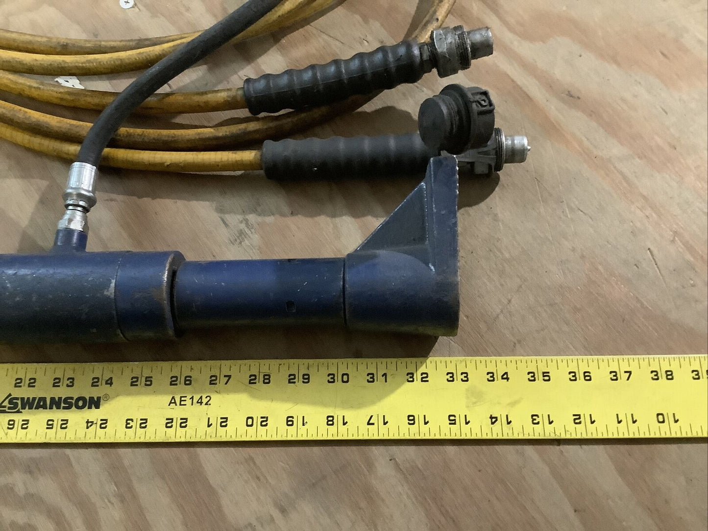 ENERPAC XA12G HYDRAULIC PUMP W/ HOSE