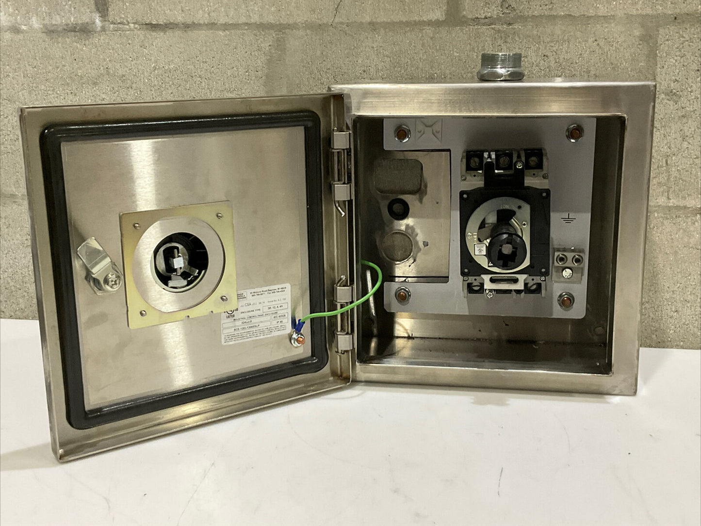 FUJI ELECTRIC BW125JAGU-3P060 BREAKER, BW9V0CA HANDLE, SCE12EL1206SSLP PANEL CDM