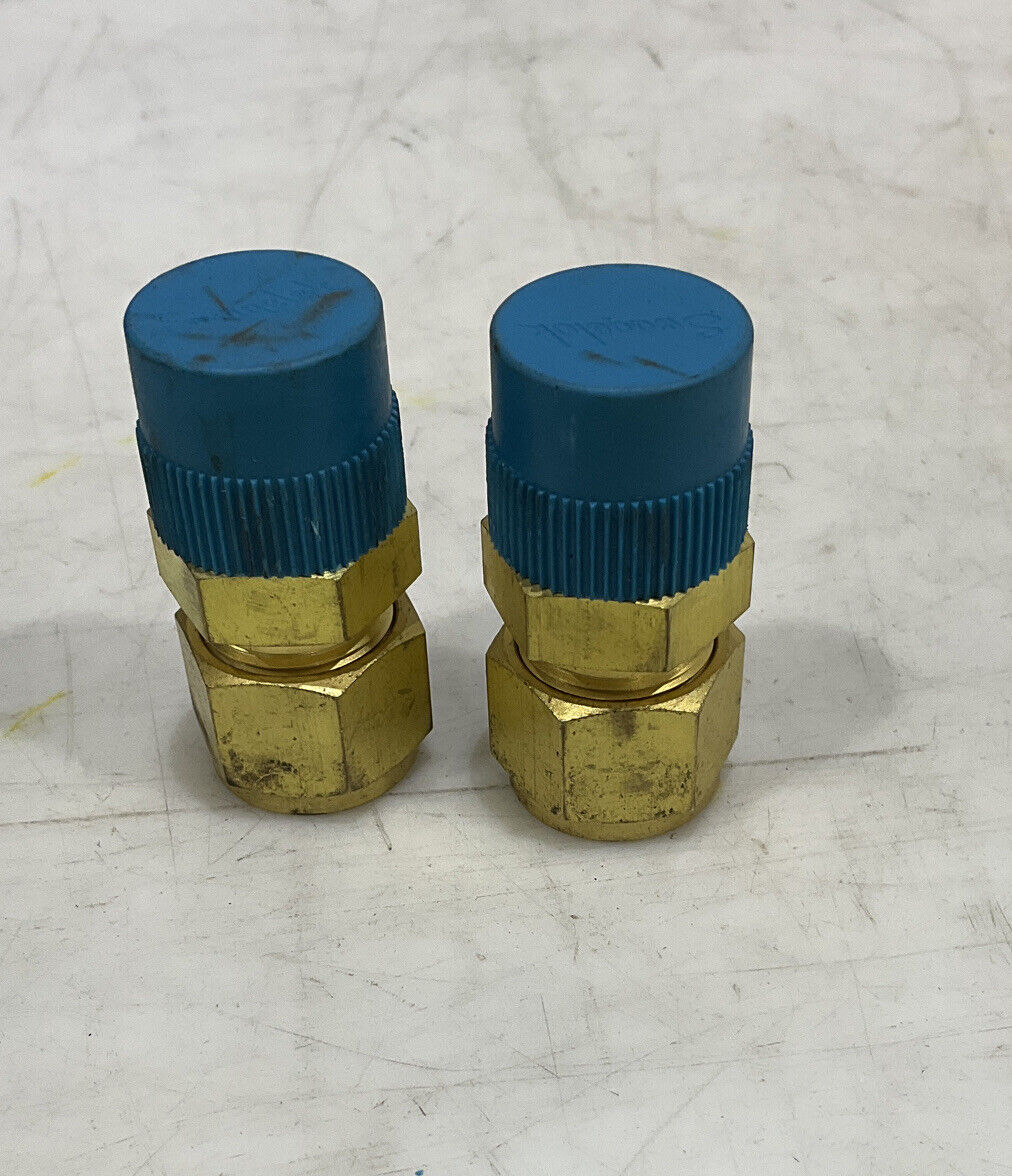 SWAGELOK B-10M0-1-8 MALE CONNECTOR LOT OF 2 476