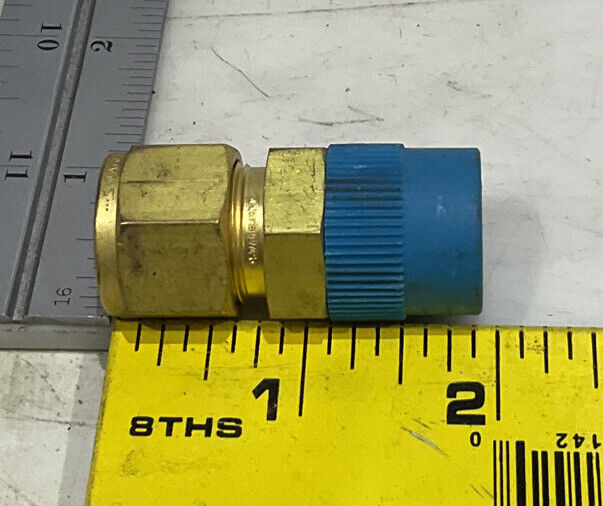 SWAGELOK B-10M0-1-8 MALE CONNECTOR LOT OF 2 476