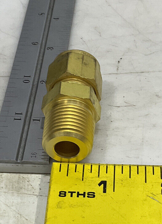 SWAGELOK B-10M0-1-8 MALE CONNECTOR LOT OF 2 476