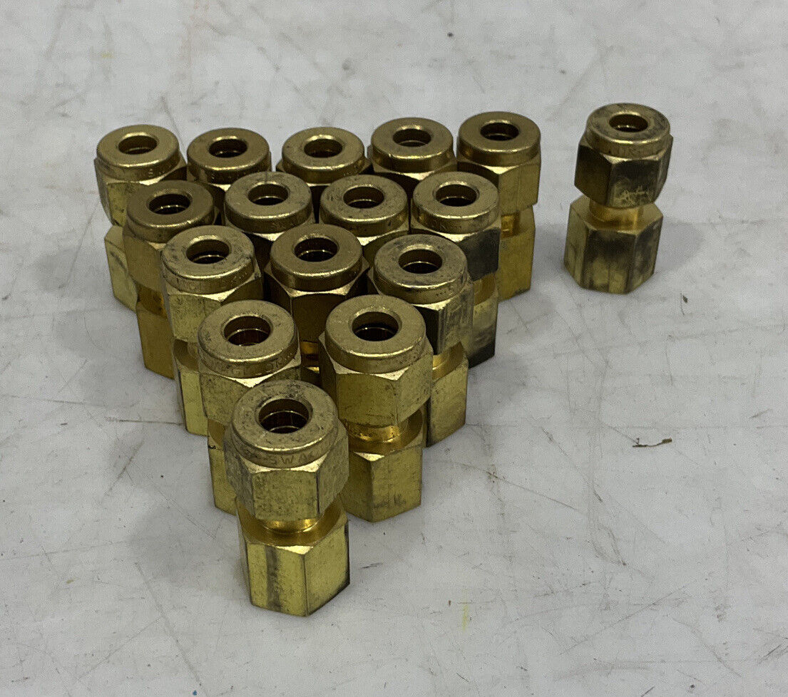 SWAGELOK B-400-7-4RT MAKE CONNECTOR LOT OF 16 476
