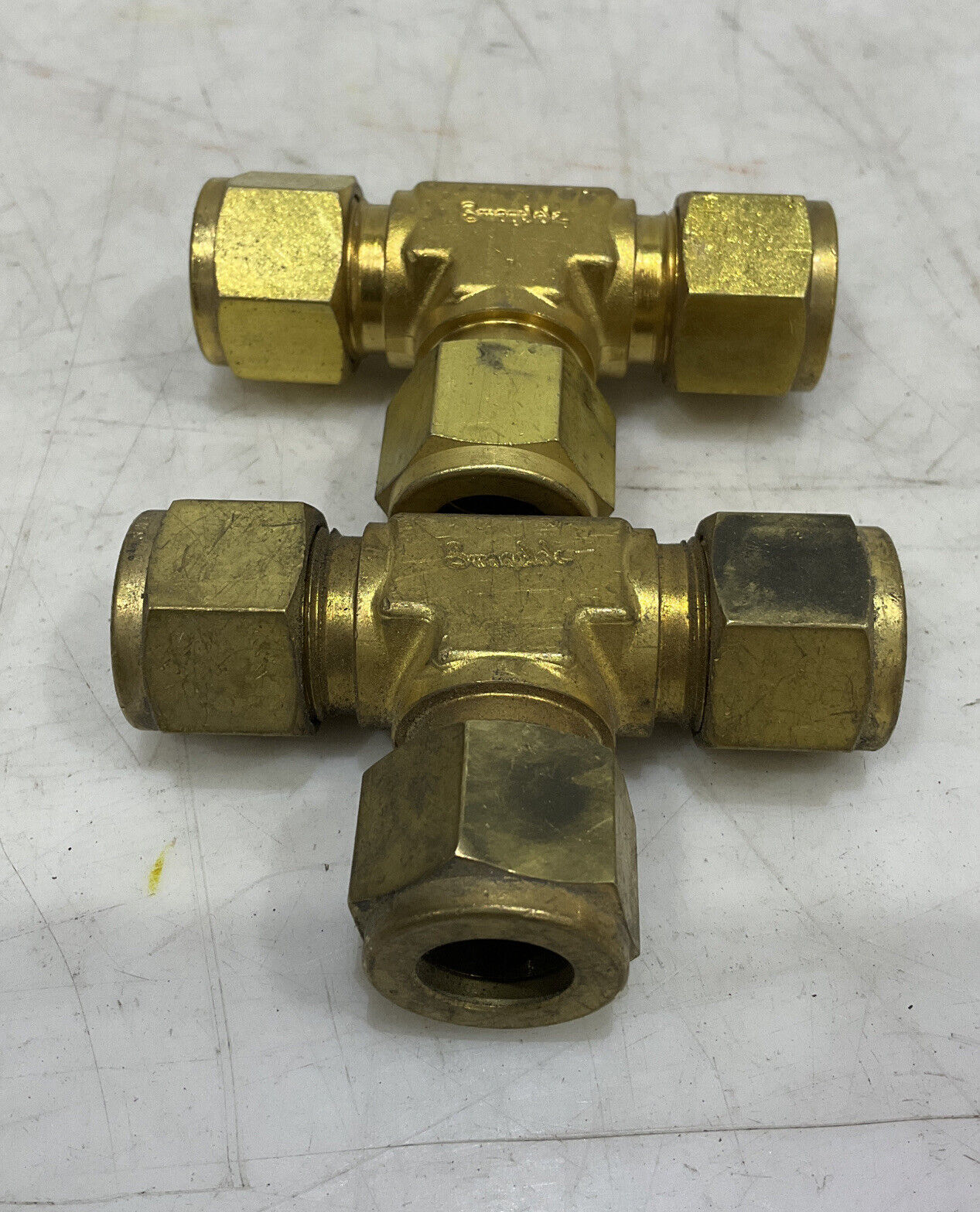 SWAGELOK B-810-3 MALE TEE LOT OF 2 476