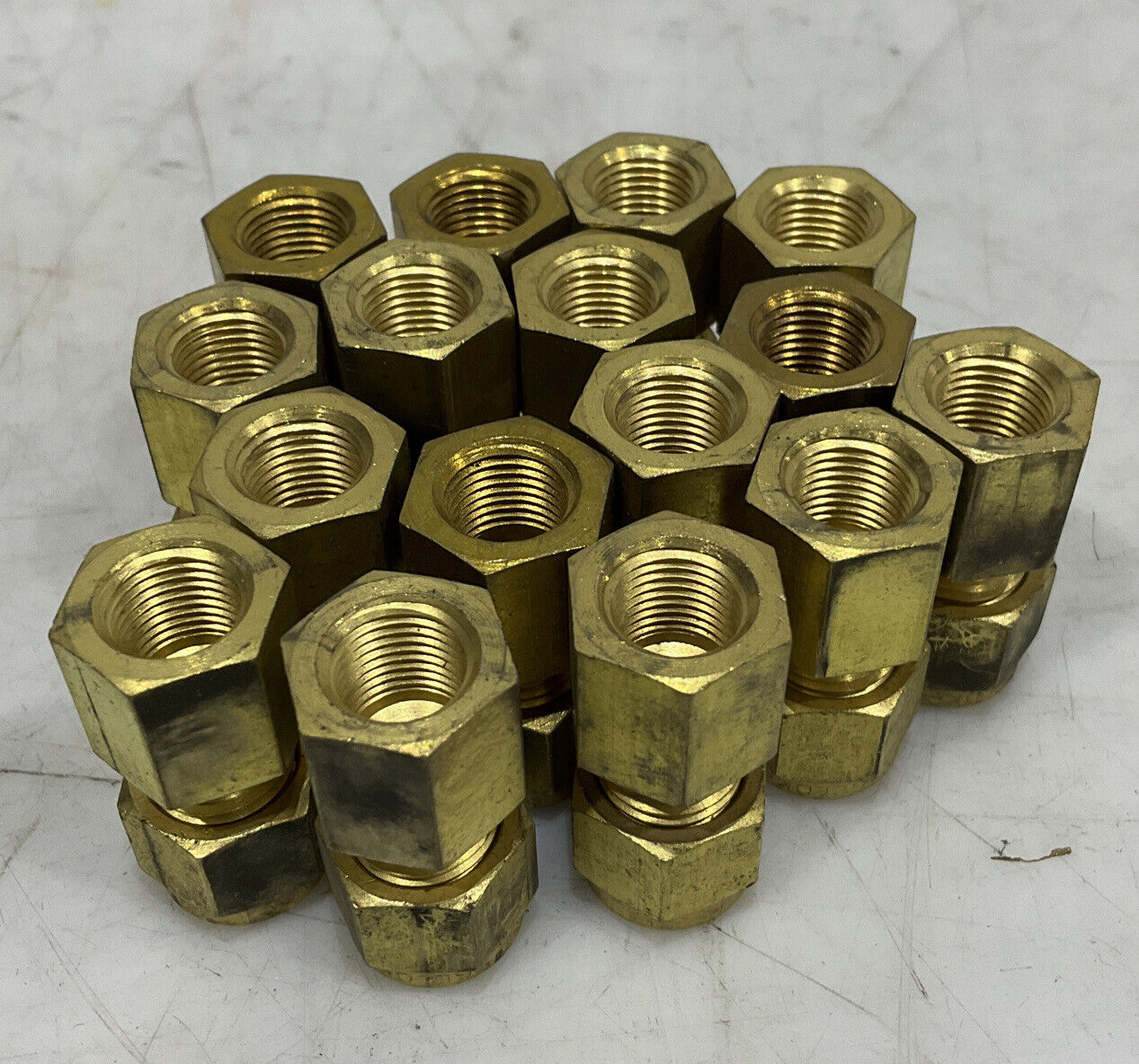 SWAGELOK B-400-7-4RT MAKE CONNECTOR LOT OF 16 476