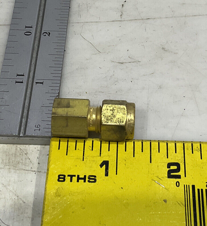 SWAGELOK B-400-7-4RT MAKE CONNECTOR LOT OF 16 476