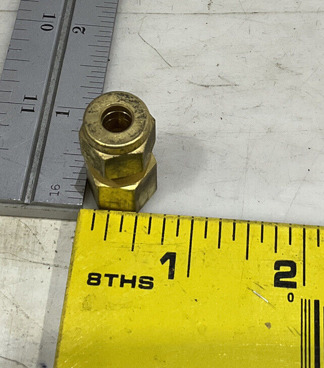 SWAGELOK B-400-7-4RT MAKE CONNECTOR LOT OF 16 476