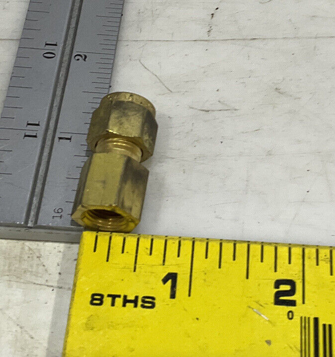 SWAGELOK B-400-7-4RT MAKE CONNECTOR LOT OF 16 476