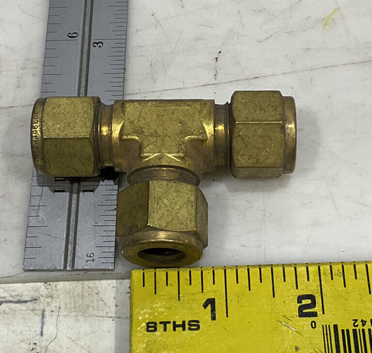 SWAGELOK B-810-3 MALE TEE LOT OF 2 476