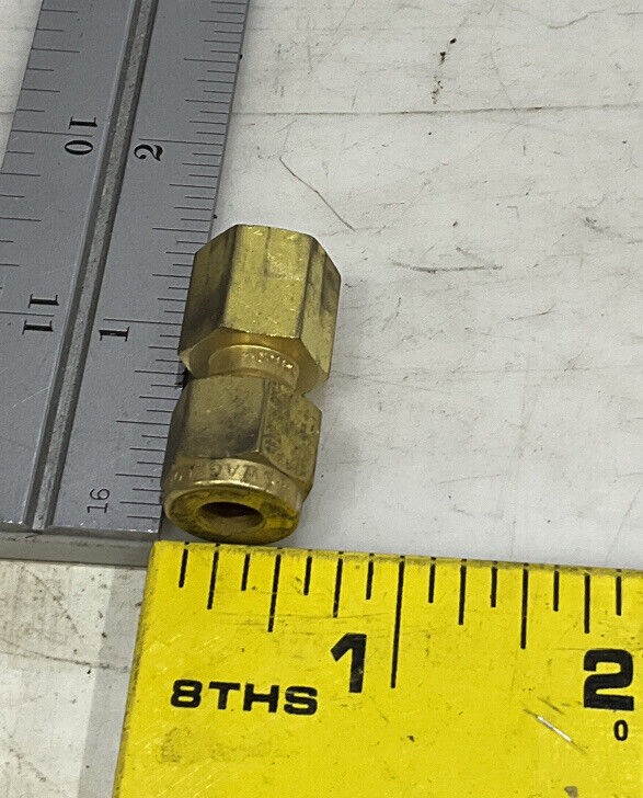 SWAGELOK B-400-7-4RT MAKE CONNECTOR LOT OF 16 476