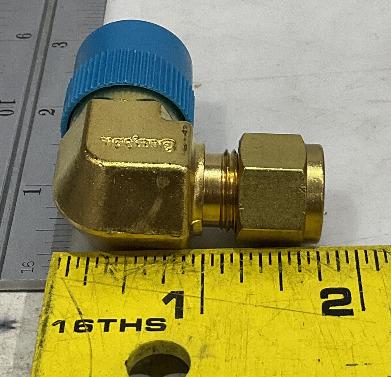 SWAGELOK B-600-2-8 MALE ELBOW LOT OF 10 373