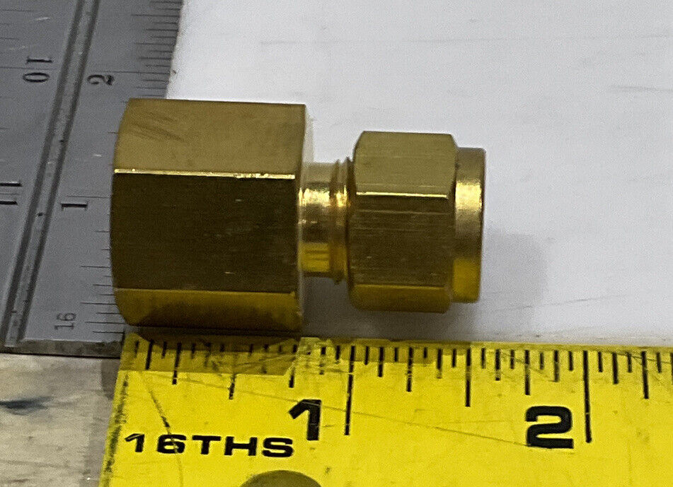 SWAGELOK B-600-7-6 TUBING CONNECTOR LOT OF 6 373