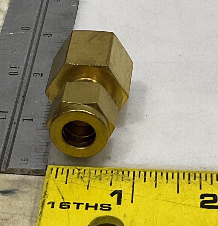 SWAGELOK B-600-7-6 TUBING CONNECTOR LOT OF 6 373
