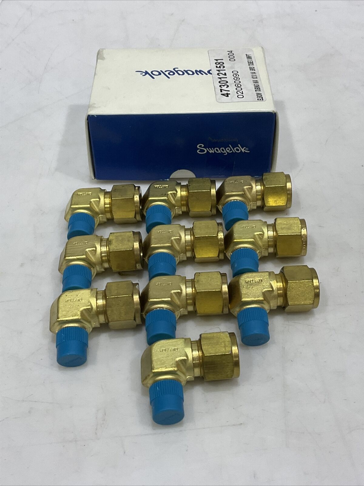SWAGELOK B-810-2-4 MALE ELBOW LOT OF 10 373