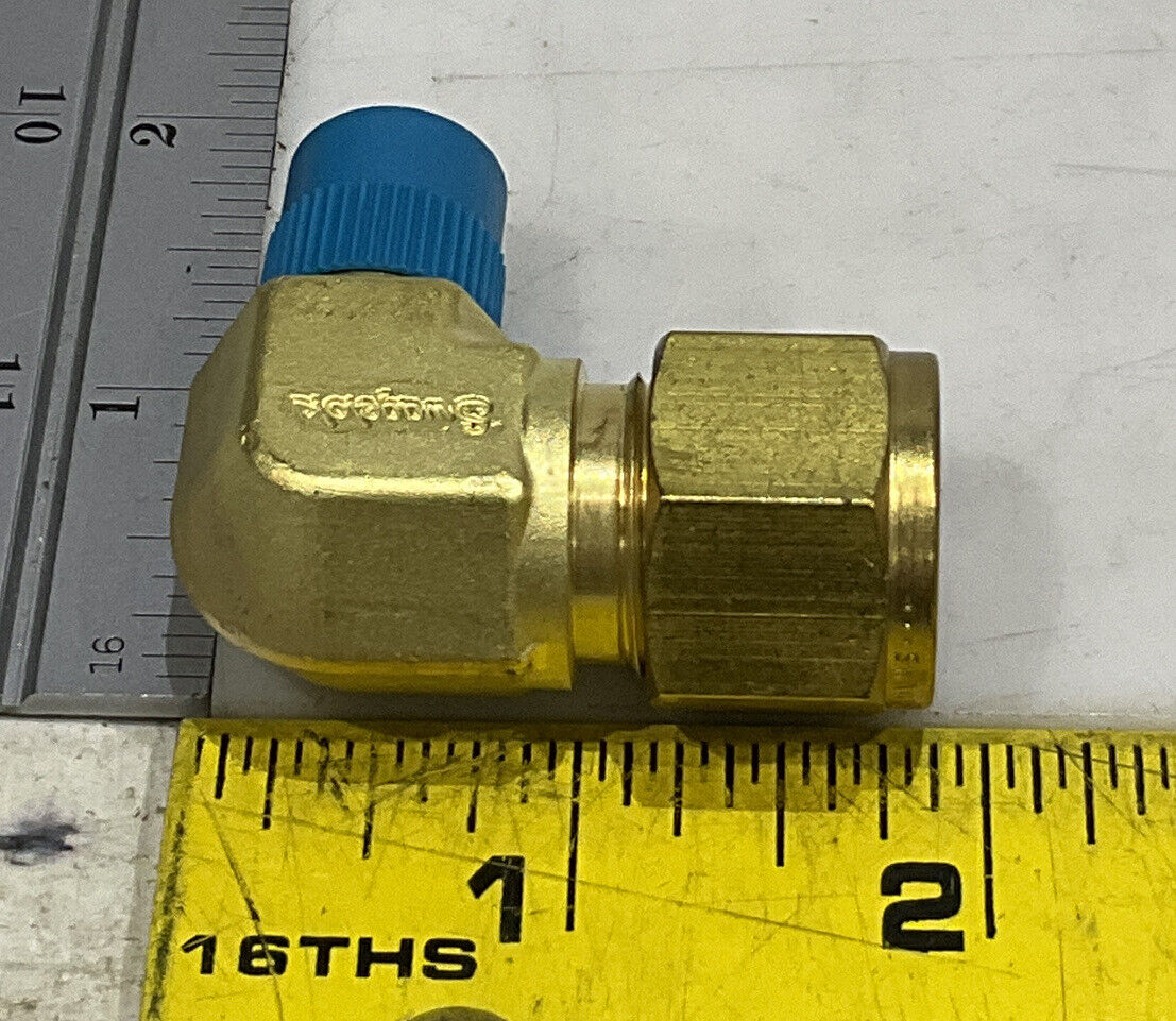 SWAGELOK B-810-2-4 MALE ELBOW LOT OF 10 373