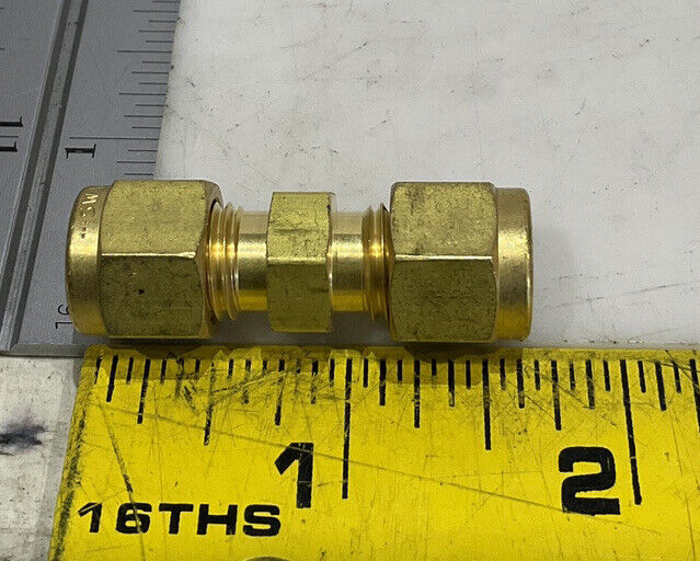 SWAGELOK B-400-6 UNION TUBE LOT OF 14 373