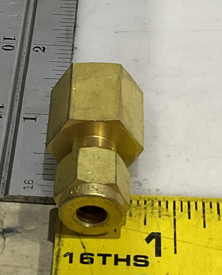 SWAGELOK B-4-RA-2 ADAPTER LOT OF 8 373