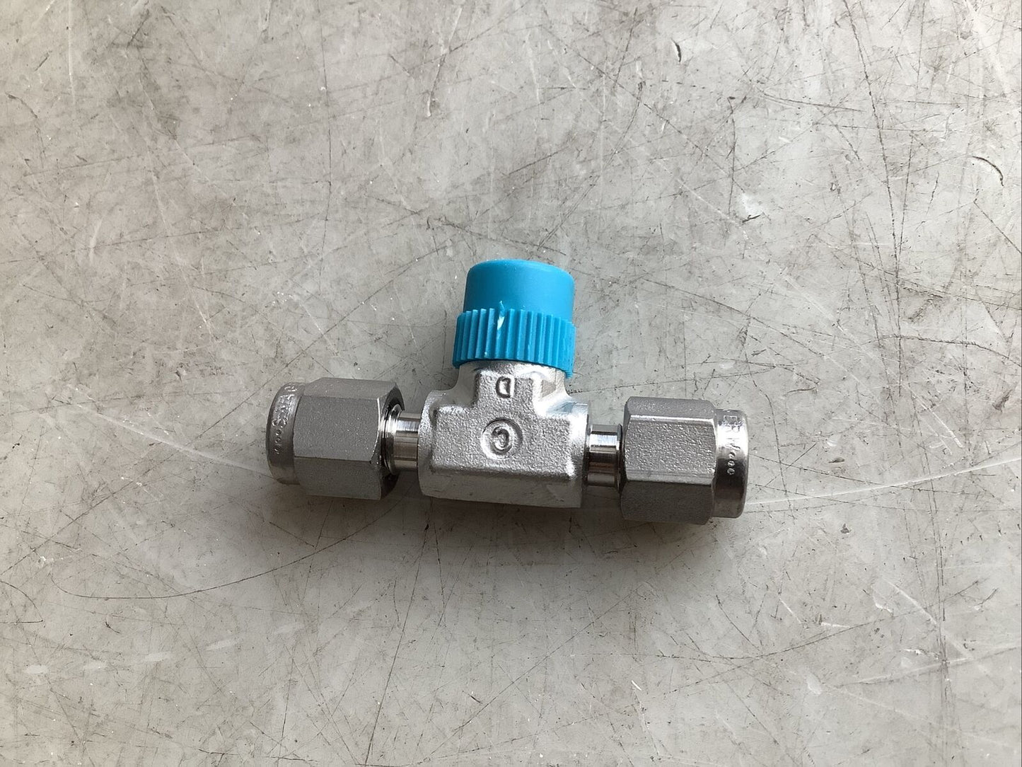 SWAGELOK SS-200-3TTM TUBE FITTING MALE 1/8IN 87YZ - QTY 10