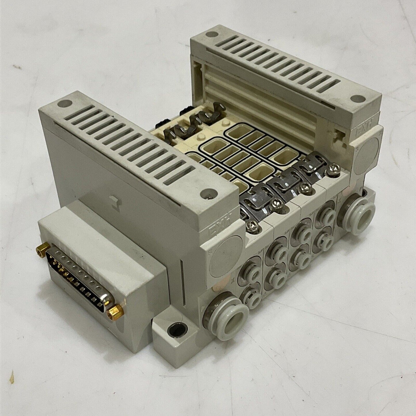 SMC VV5Q21-04C4FS0-S-X50US BASE MOUNTED MANIFOLD U3S
