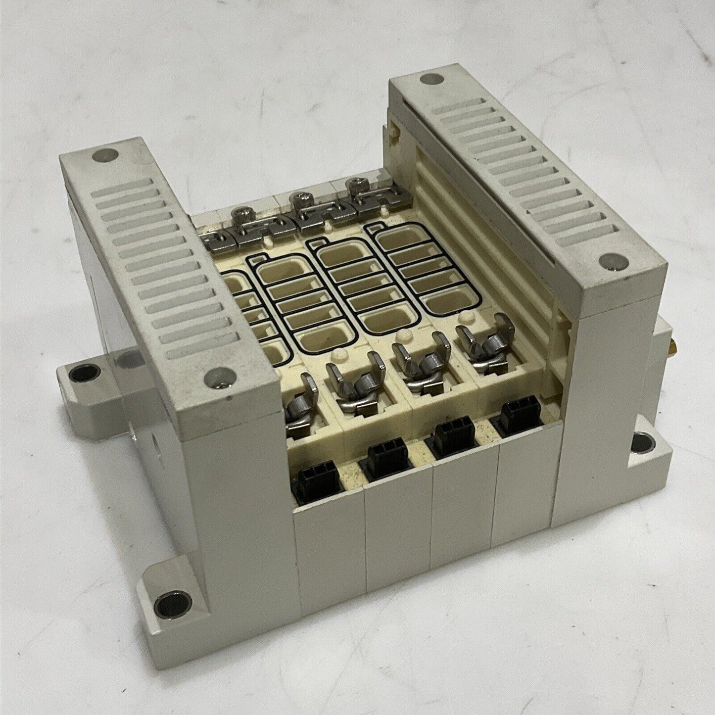 SMC VV5Q21-04C4FS0-S-X50US BASE MOUNTED MANIFOLD U3S