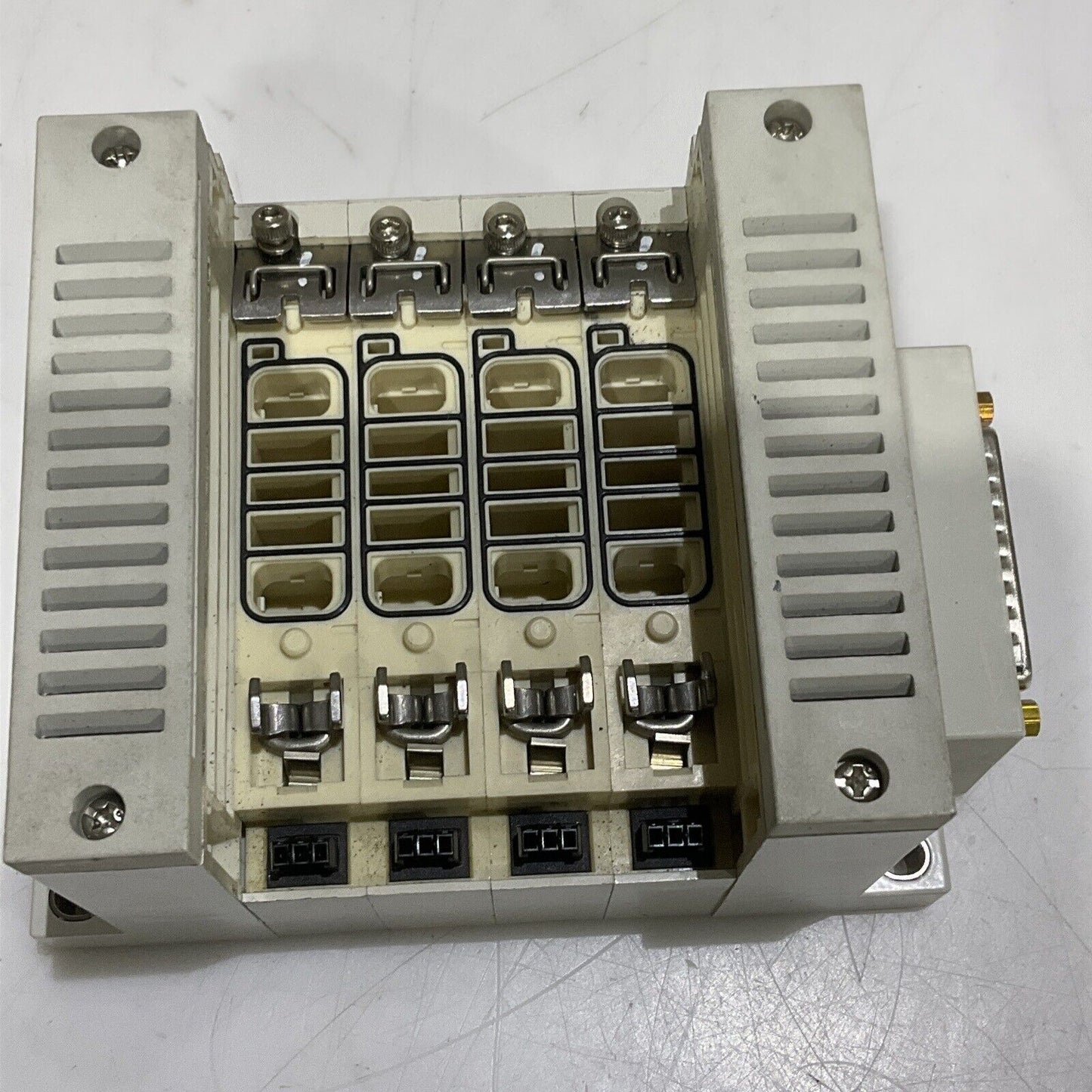 SMC VV5Q21-04C4FS0-S-X50US BASE MOUNTED MANIFOLD U3S