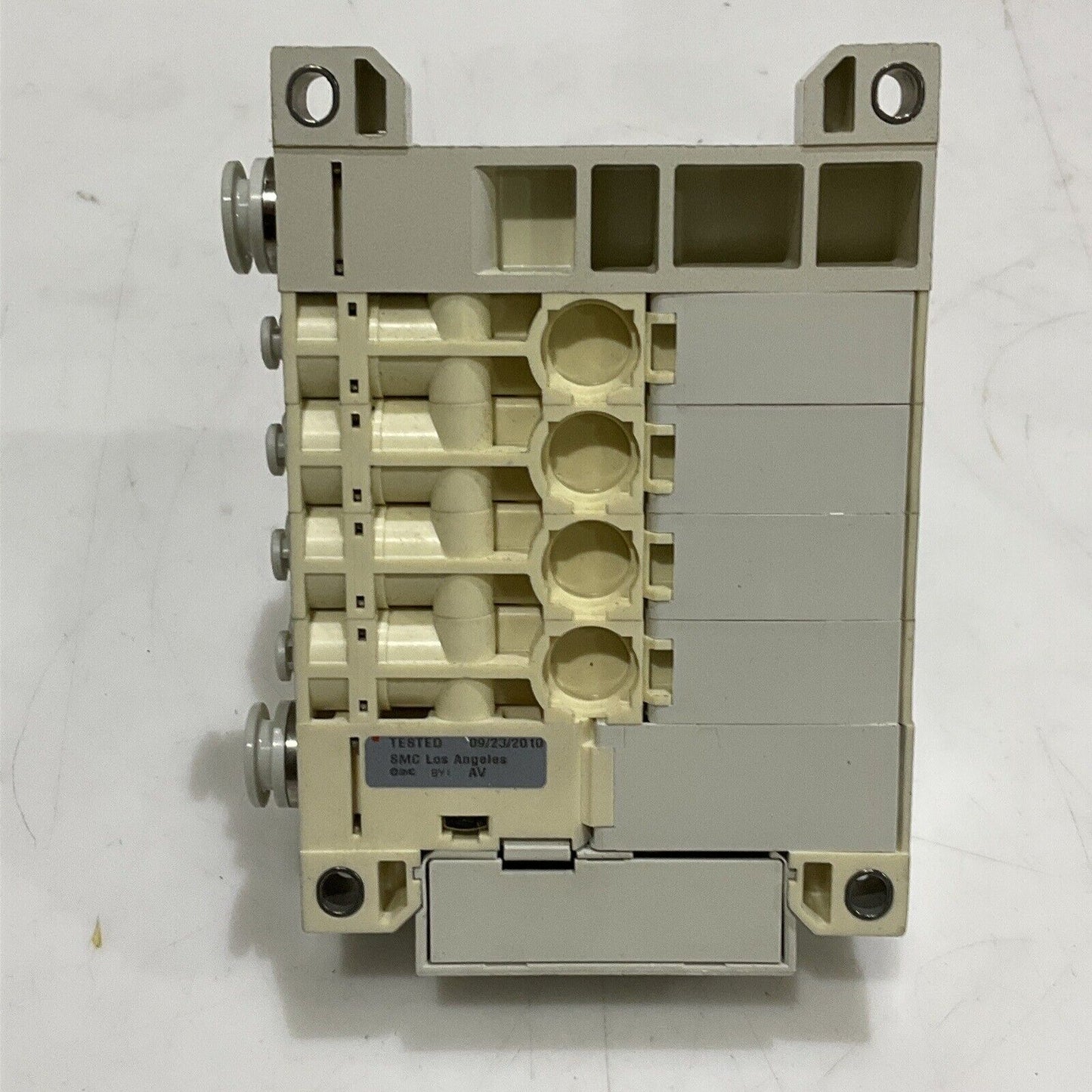 SMC VV5Q21-04C4FS0-S-X50US BASE MOUNTED MANIFOLD U3S