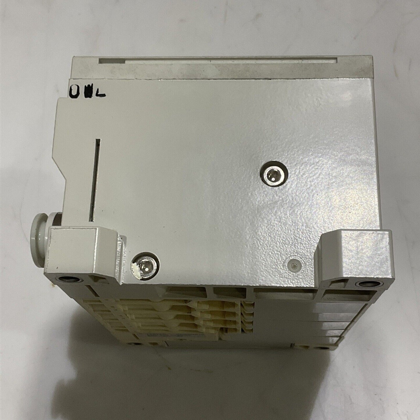 SMC VV5Q21-04C4FS0-S-X50US BASE MOUNTED MANIFOLD U3S