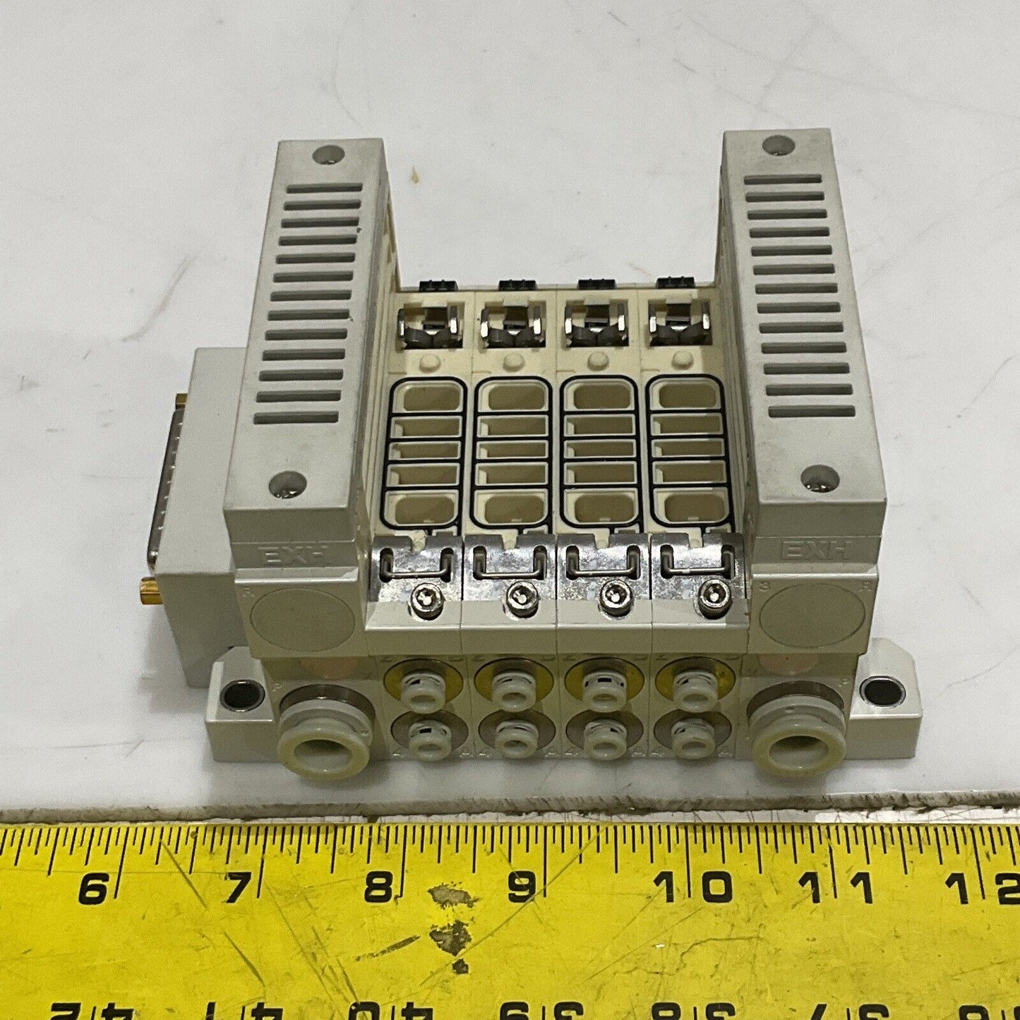 SMC VV5Q21-04C4FS0-S-X50US BASE MOUNTED MANIFOLD U3S