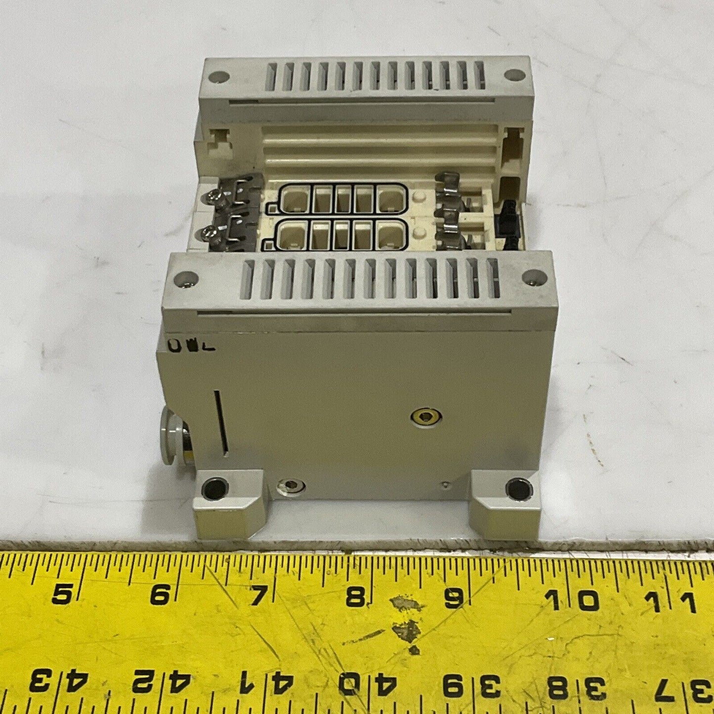 SMC VV5Q21-04C4FS0-S-X50US BASE MOUNTED MANIFOLD U3S