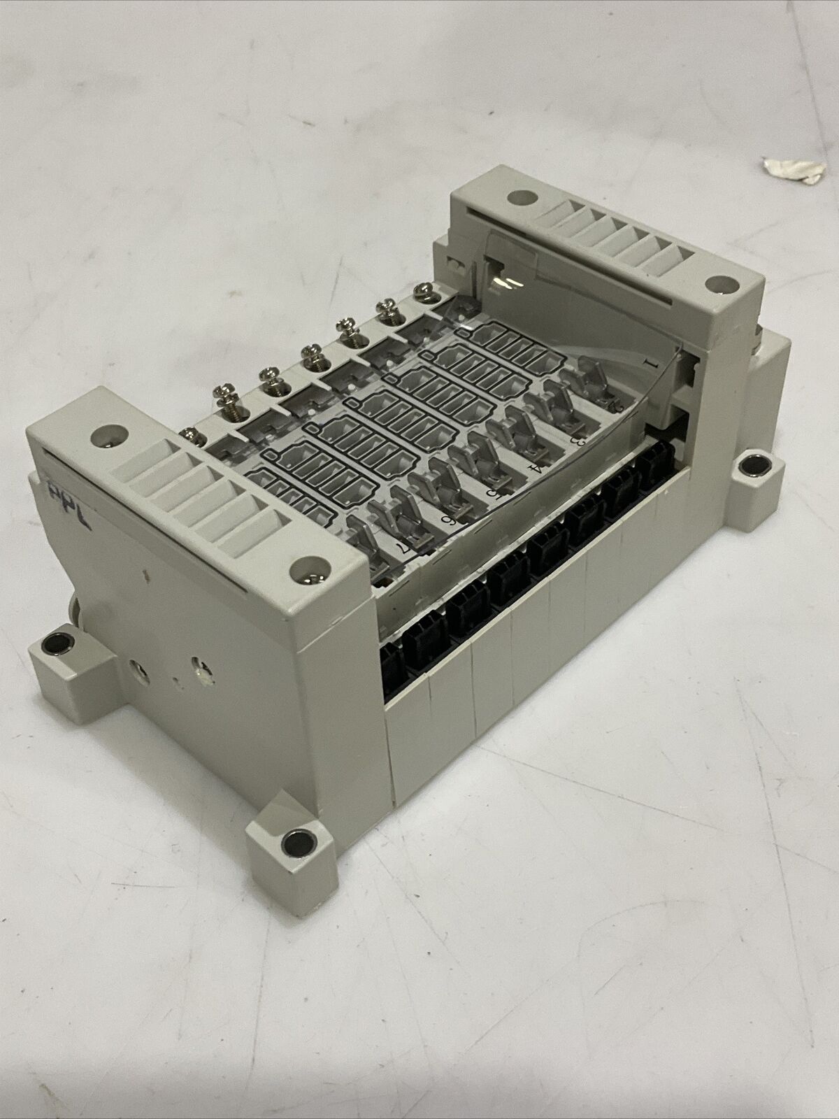 SMC VV5Q11-08C6FU0-NS-X50US MOUNTED MANIFOLD MOUNT U3S