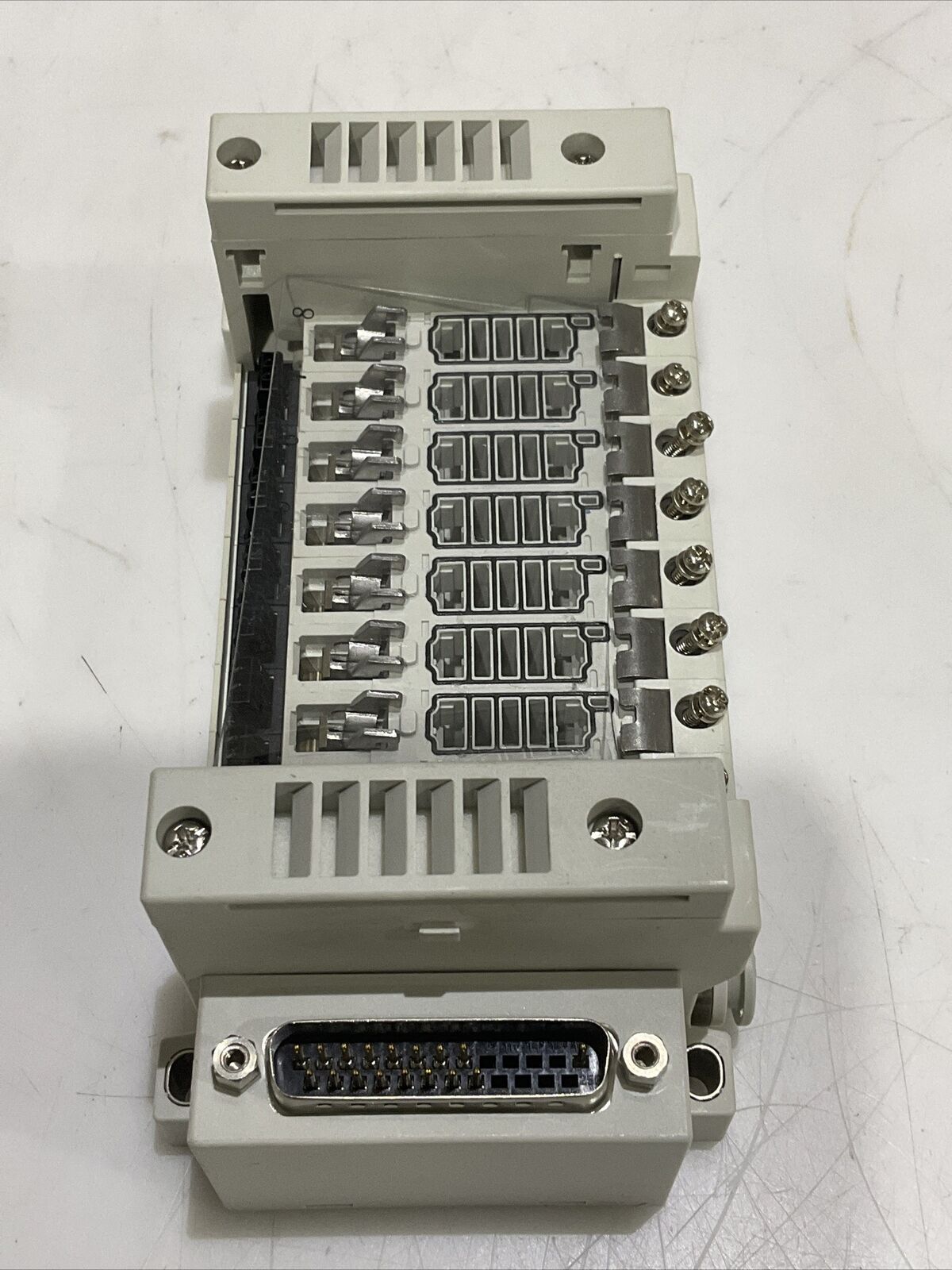 SMC VV5Q11-08C6FU0-NS-X50US MOUNTED MANIFOLD MOUNT U3S