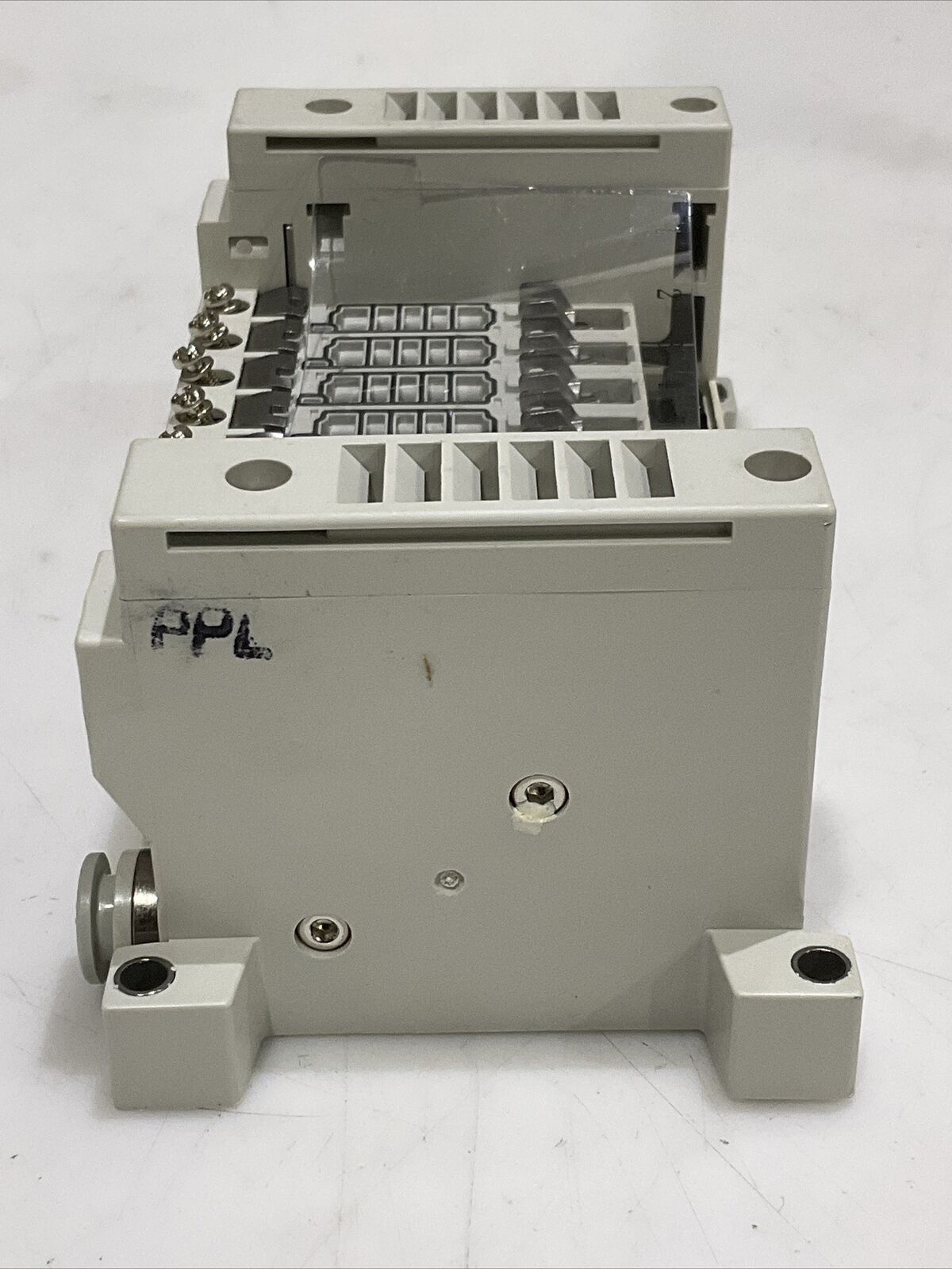 SMC VV5Q11-08C6FU0-NS-X50US MOUNTED MANIFOLD MOUNT U3S