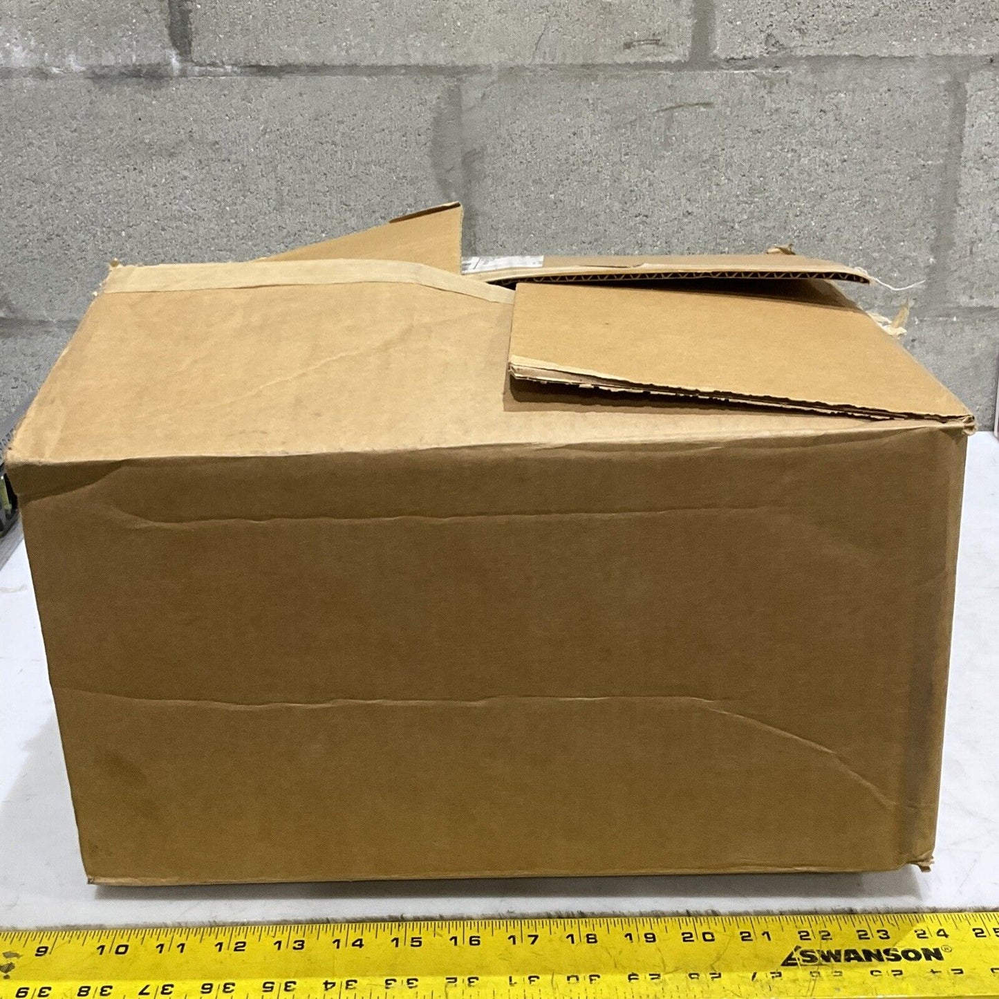 HAZLUX DH025C04 3 LIGHTING ASSEMBLY W/ BALLAST HOUSING 250W 60HZ 277V 373