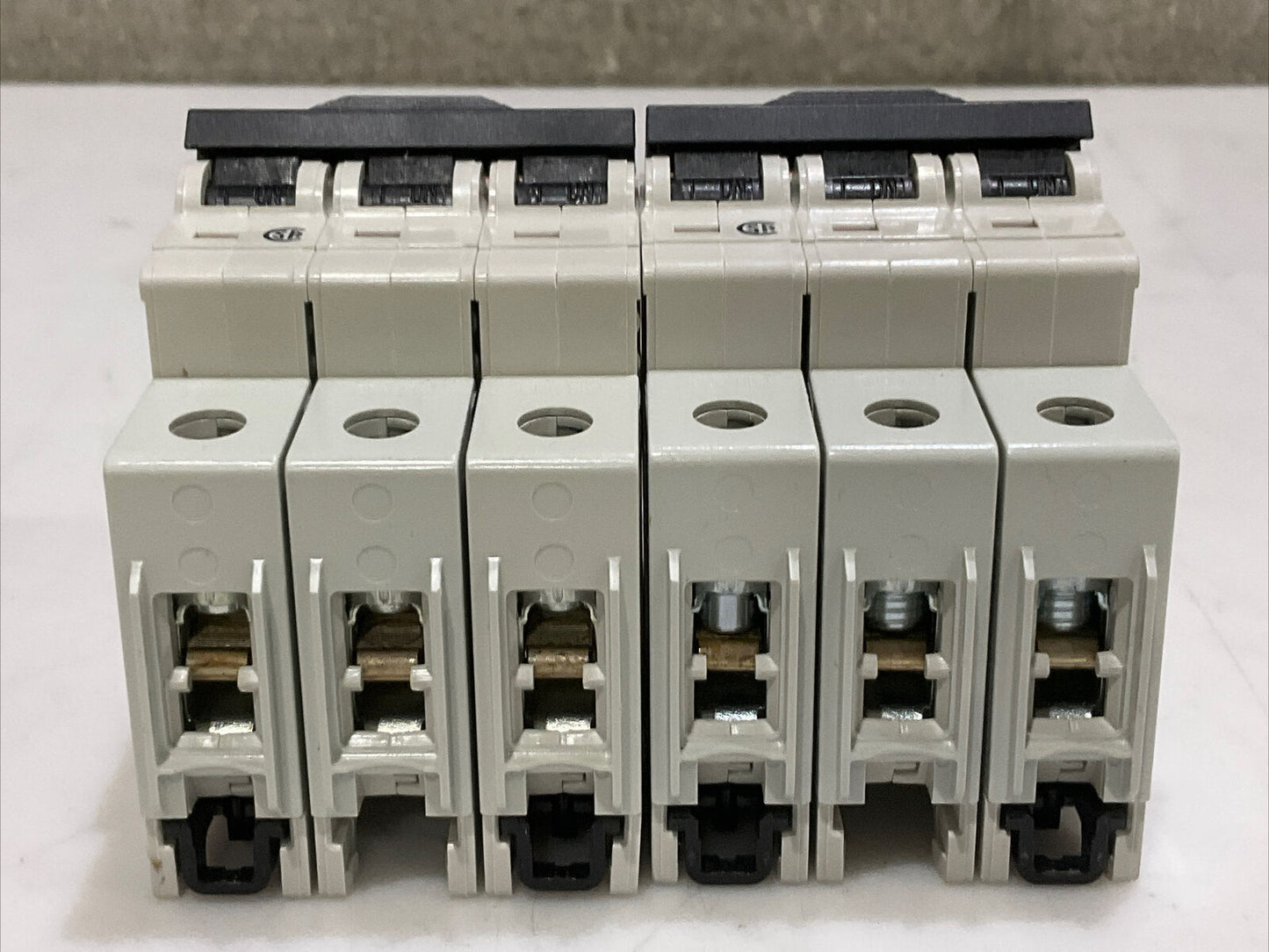 ABB S203U-K40 A CIRCUIT BREAKER 40A 240VAC 3P K TRIP LOT OF 2 U3S