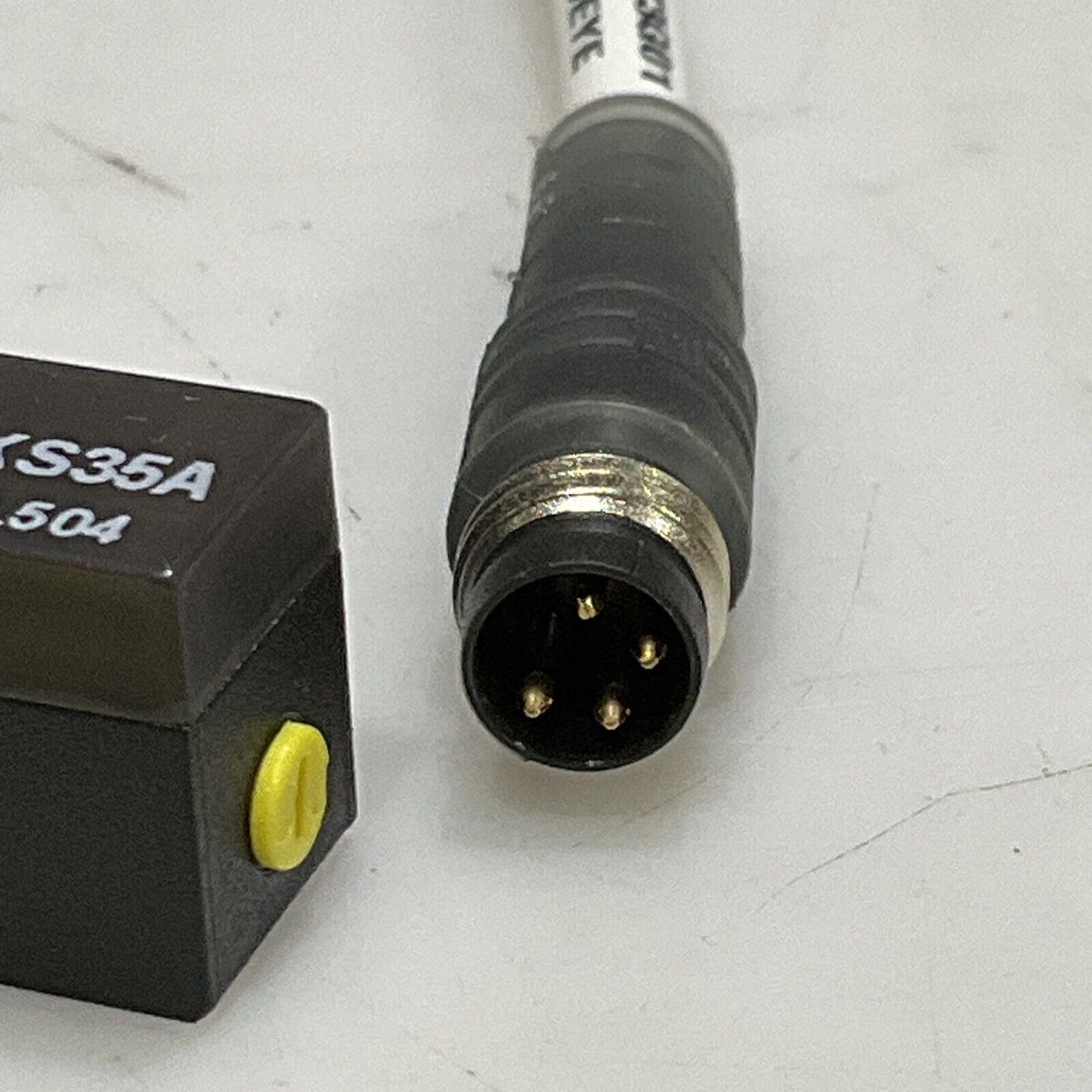 BAUMER FHDK 10P1412/KS35A DIFFUSE PHOTOEYE PHOTOELECTRIC SENSOR ASSEMBLY U3S