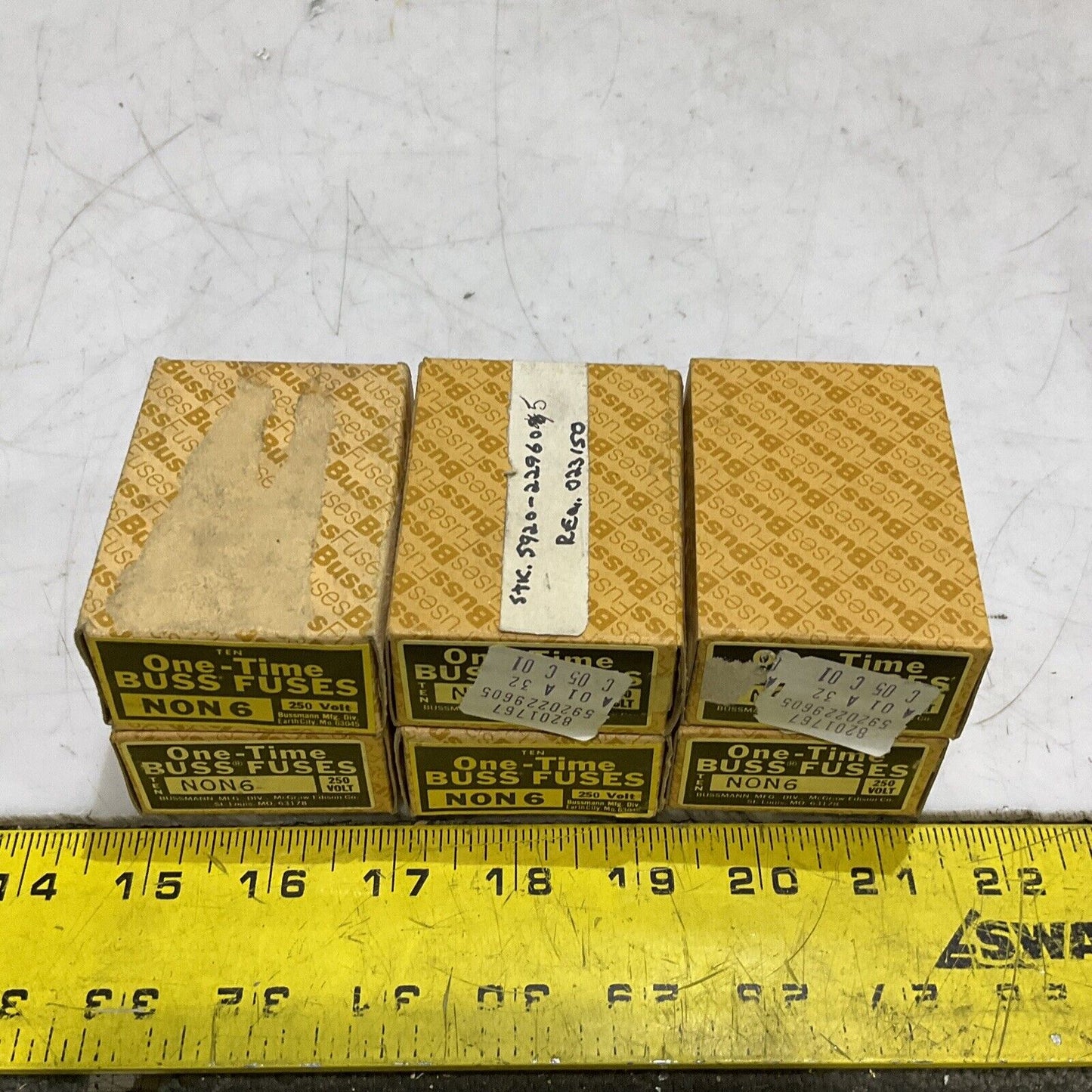 BUSSMAN BUSS N0N6 NON6 FUSES 250V LOT OF 60 373