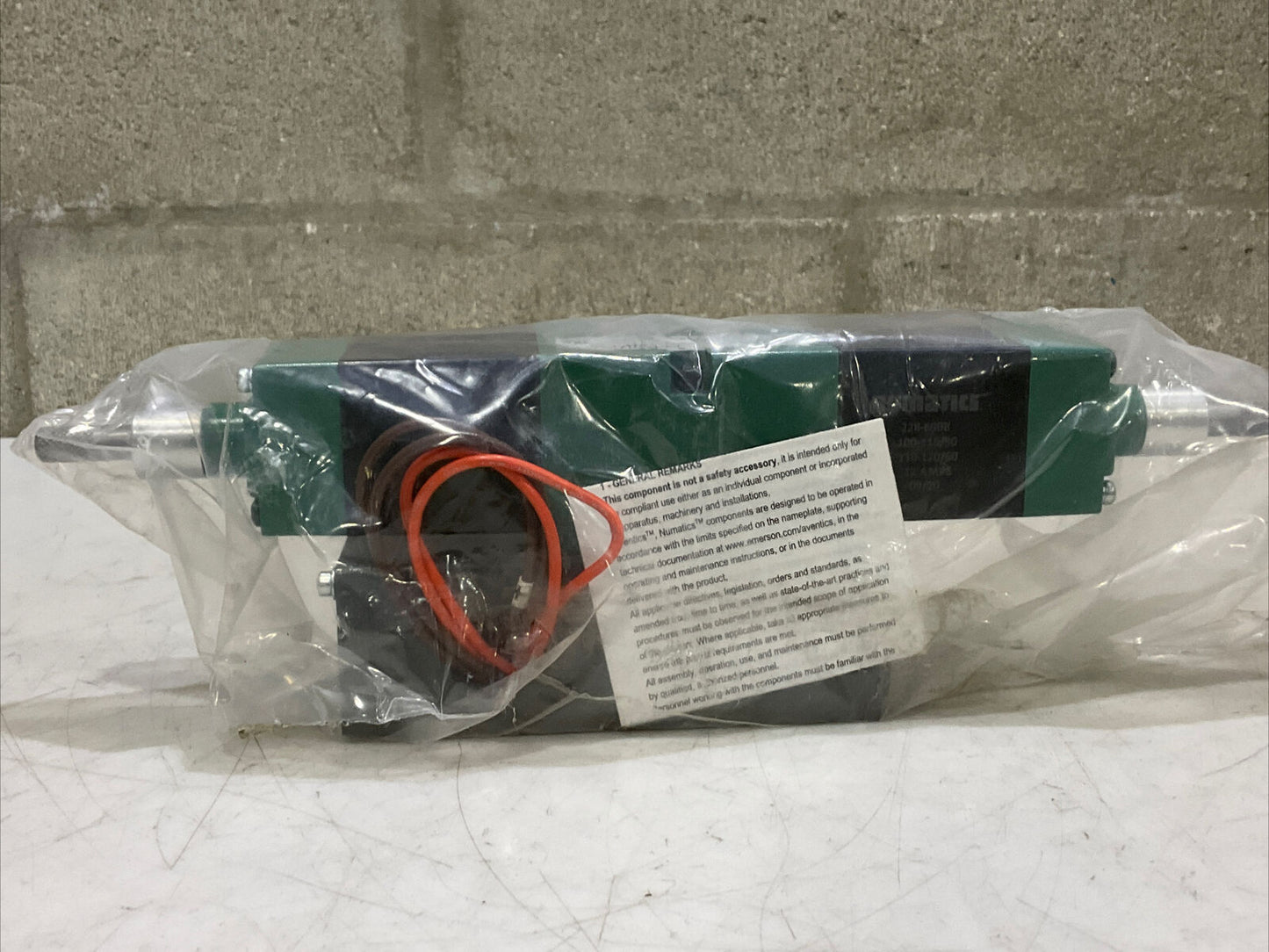 NUMATICS 153SS43AK011Z30 SOLENOID VALVE WITH BASE 3/8” 110-120V 50-60A .12 373