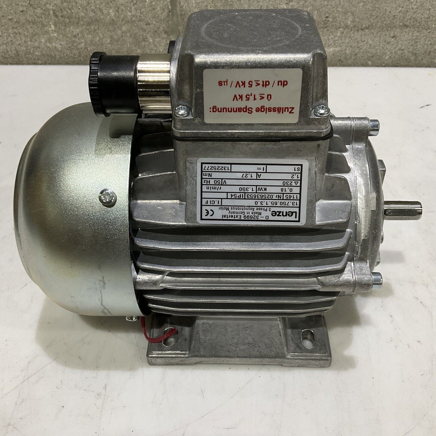 LENZE D-32699 13.750.65.1.3.0 PHASE MOTOR 180W 230/400 VAC 50 HZ 3 AC U3S